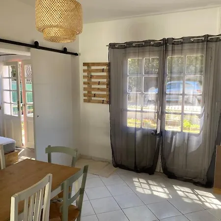 Petite Maison Pres De La