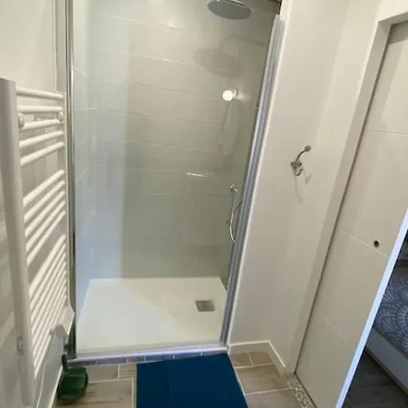 Petite Maison Pres De La
